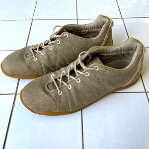 LaFuma Vegan Shoes Women’s9.5/Men’s 8